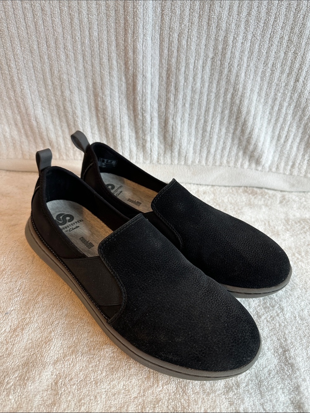 Cloudsteppers by Clarks Black Slip-On Loafers size 10